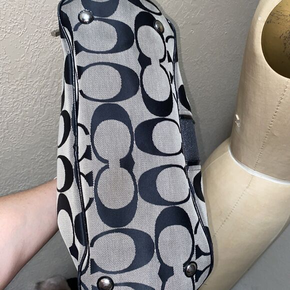 Coach Signature Logo Carryall - Picture 4 of 11